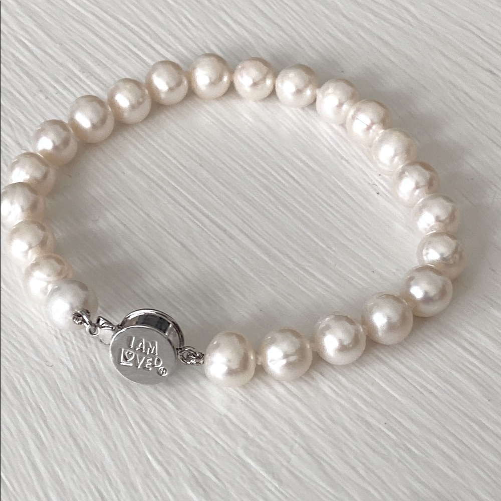 I AM LOVED Freshwater Cultured Pearl Bracelet, Round Charm Clasp Sterling Silver